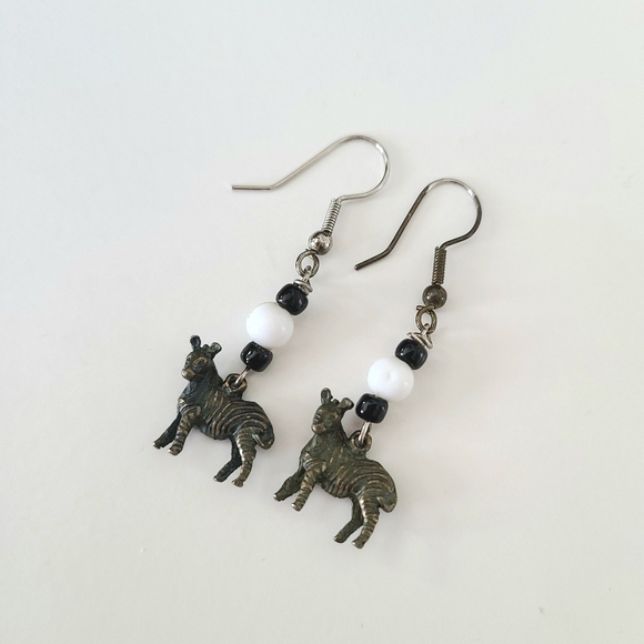 Vintage Zebra Earrings - Picture 4 of 6